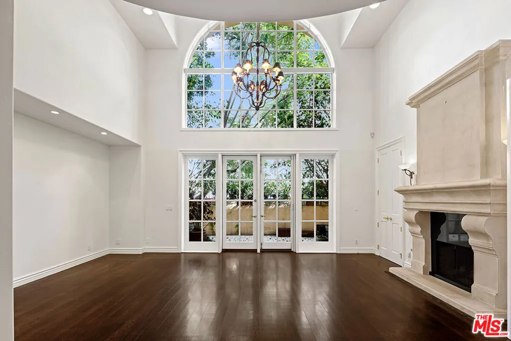 Los Angeles, California 90049, United States, 2 Bedrooms Bedrooms, ,3 BathroomsBathrooms,Residential,Active,207751