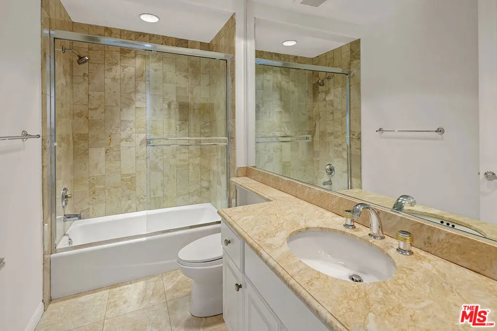 Los Angeles, California 90049, United States, 2 Bedrooms Bedrooms, ,3 BathroomsBathrooms,Residential,Active,207751