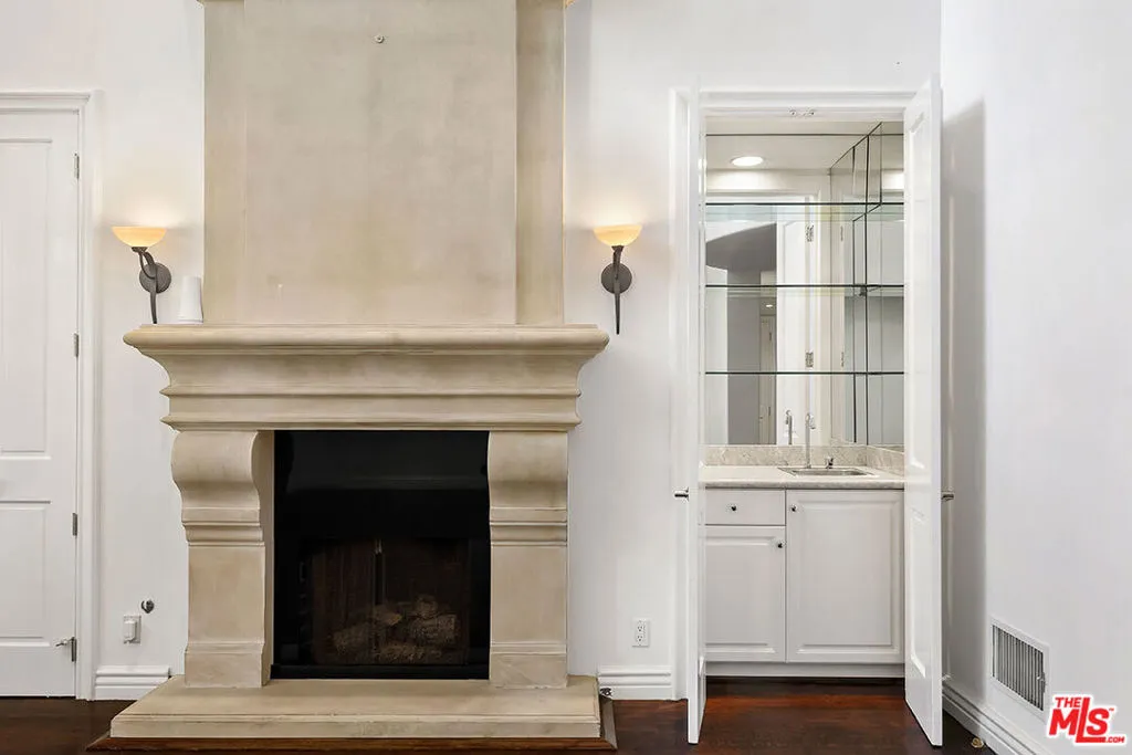 Los Angeles, California 90049, United States, 2 Bedrooms Bedrooms, ,3 BathroomsBathrooms,Residential,Active,207751