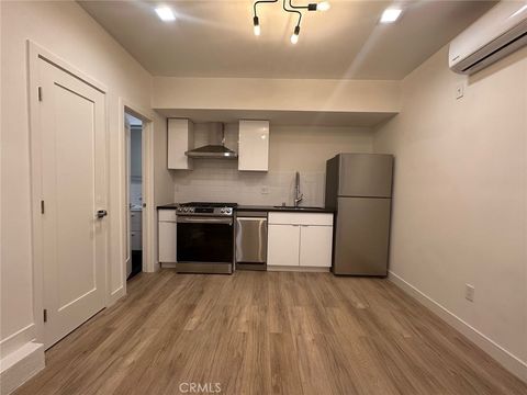 Photo of 2626 Cloverfield Blvd, Santa Monica, CA 90405 (MLS # AR25222792)