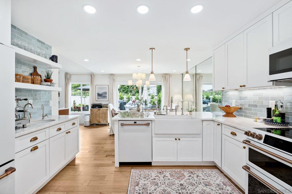2157 Sea Village Cir