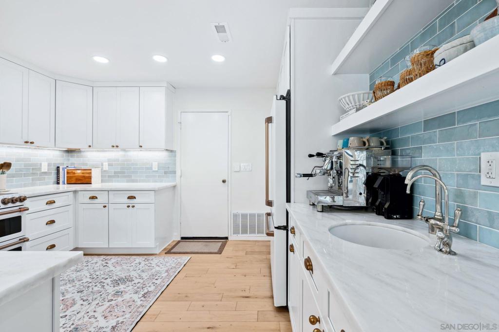 2157 Sea Village Cir