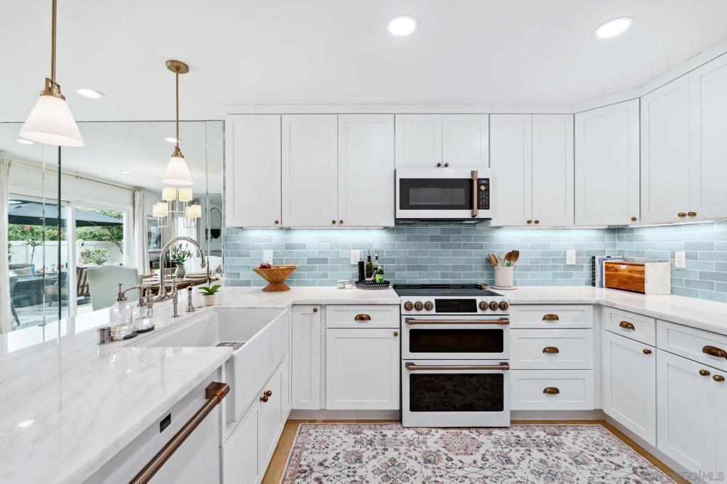 2157 Sea Village Cir
