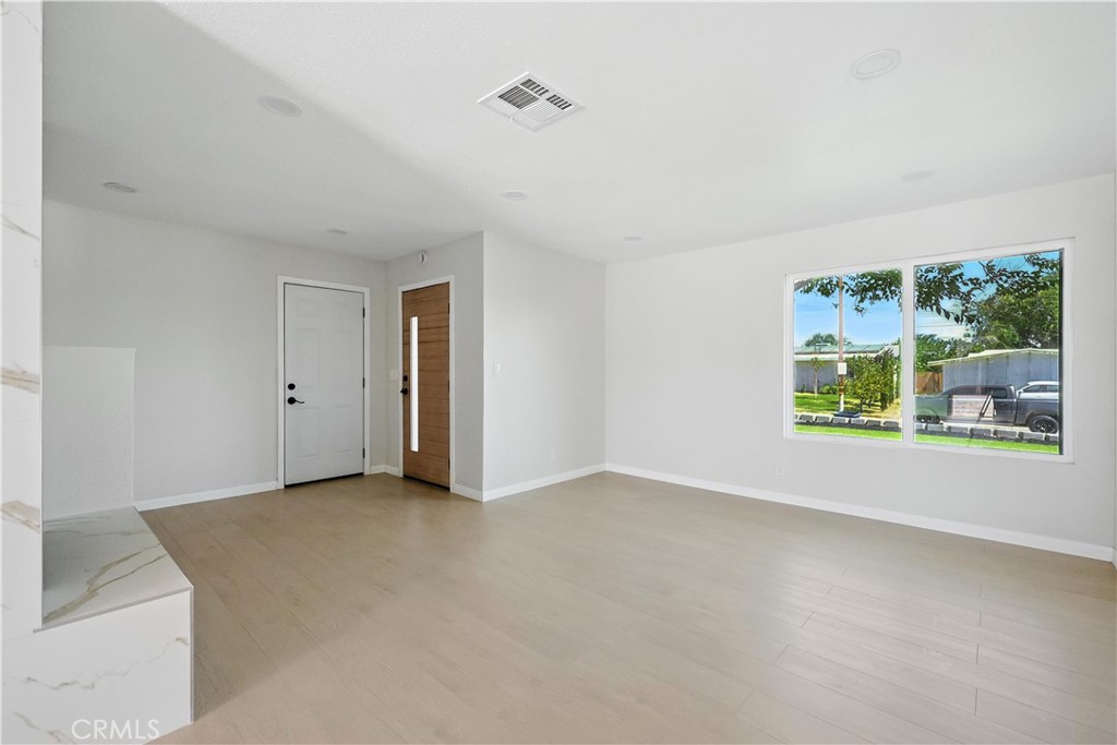 1572 E Avenue Q13