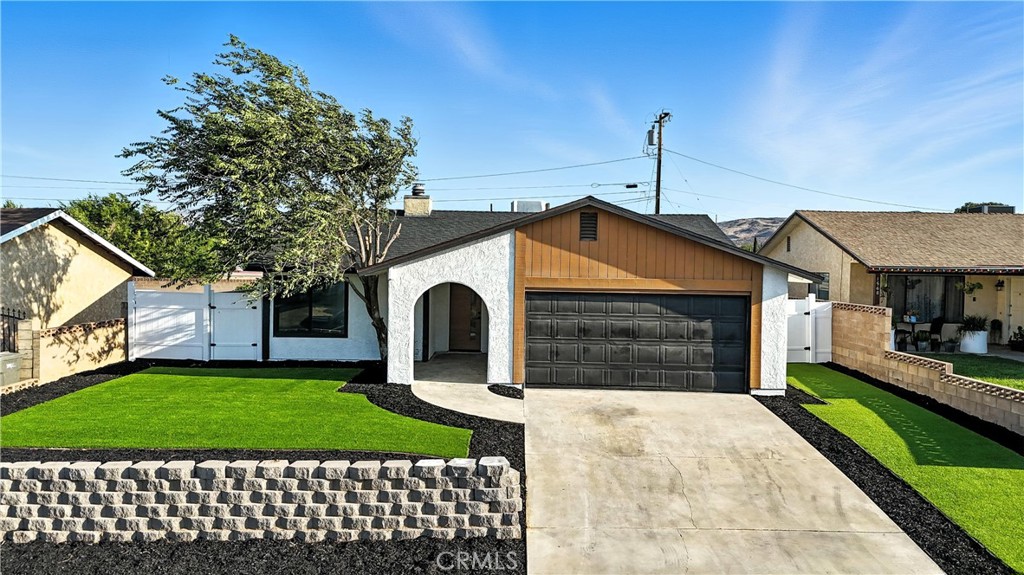 1572 E Avenue Q13