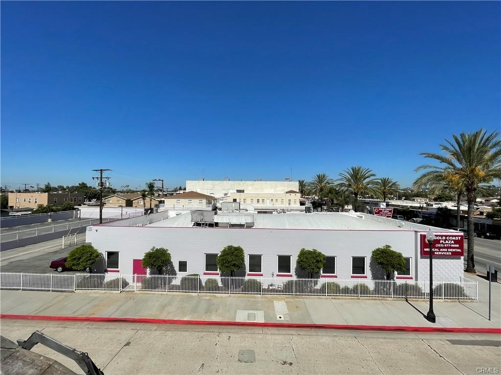 901 W Whittier