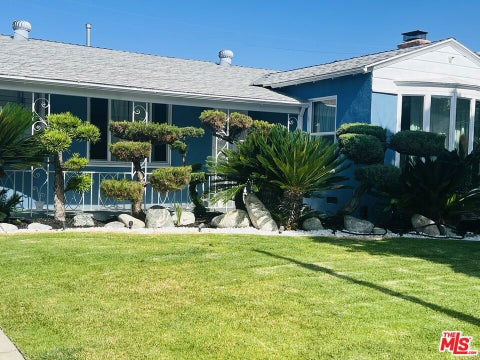 Photo of 3713 Buckingham Road, Los Angeles, CA 90016 (MLS # 26984733)