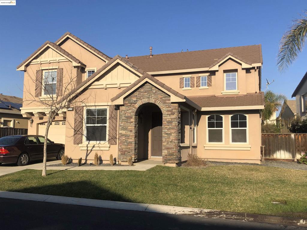 Beautiful 4-bedroom home in The Lakes, a desirable gated community with parks, playgrounds, and scenic walking trails around three lakes. Features include a downstairs bedroom and full bath with shower, a small loft/workspace at the top of the stairs, carpet, and well-maintained landscaping. No smoking; no pets (except service/comfort animals). Viewings at scheduled open houses (TBA) or with a licensed real estate agent. Applicants pay a $47-$49.99 credit and background screening fee directly to RentSpree or TransUnion SmartMove. Fee is non-refundable and does not guarantee acceptance. Apply with RentSpree https://apply.link/IrvG8Zs