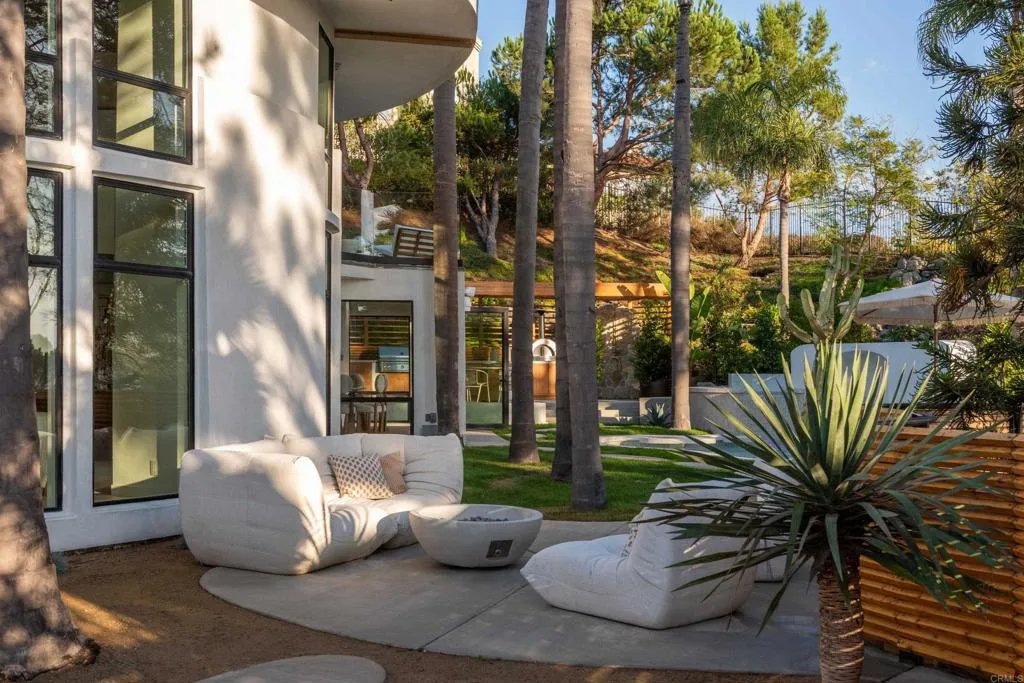 Del Mar, California 92014, United States, 5 Bedrooms Bedrooms, ,4 BathroomsBathrooms,Residential,Active,238590