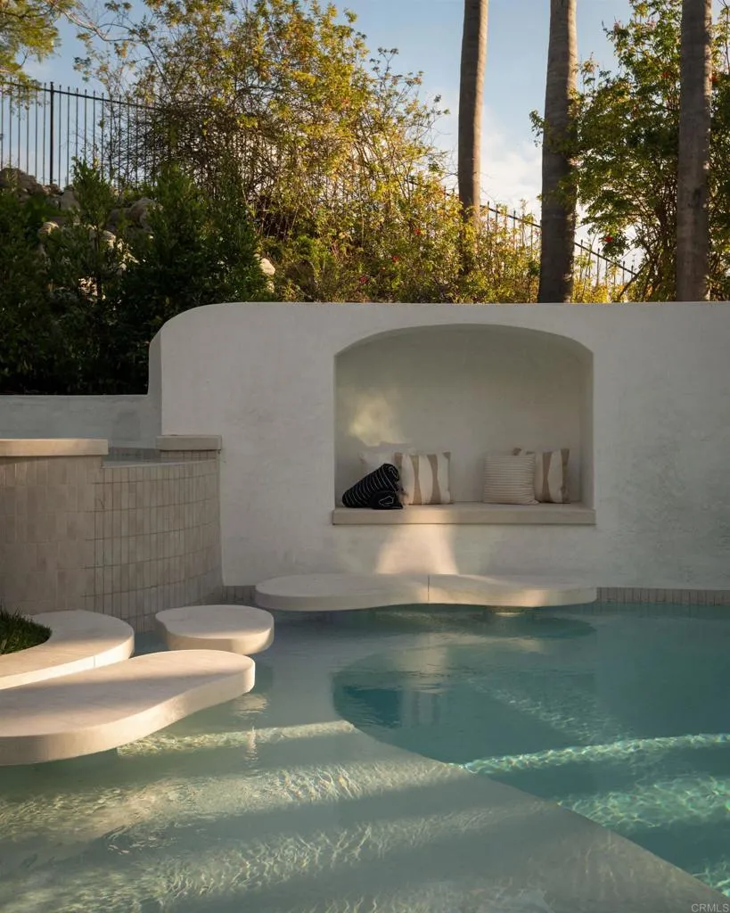 Del Mar, California 92014, United States, 5 Bedrooms Bedrooms, ,4 BathroomsBathrooms,Residential,Active,238590