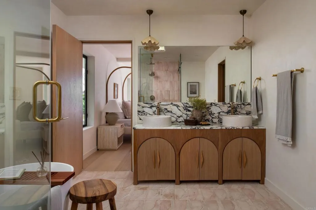 Del Mar, California 92014, United States, 5 Bedrooms Bedrooms, ,4 BathroomsBathrooms,Residential,Active,238590