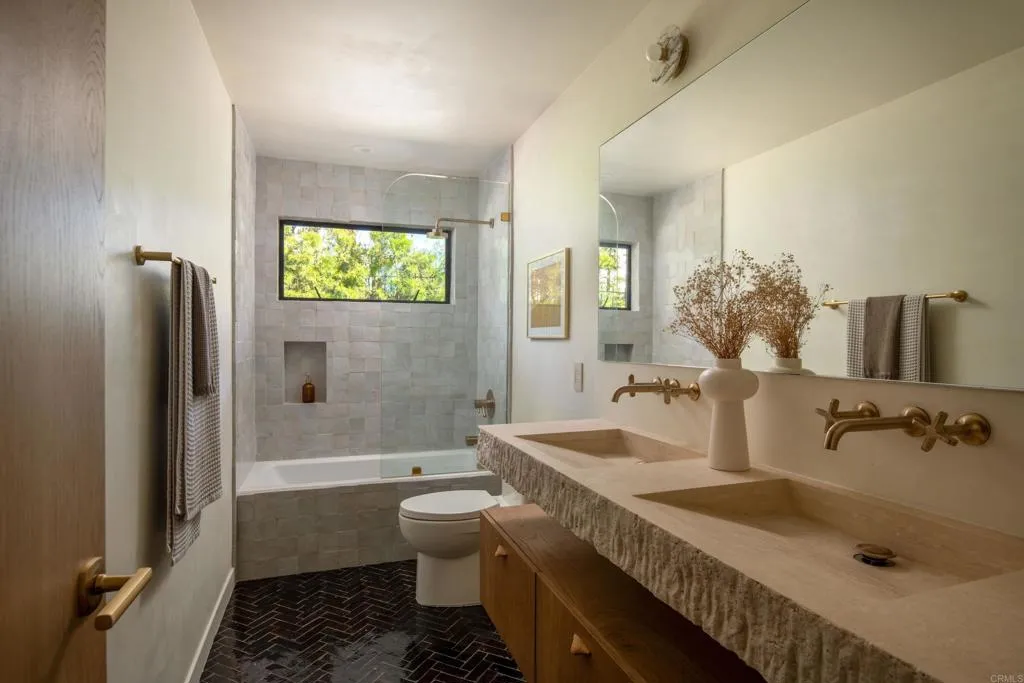 Del Mar, California 92014, United States, 5 Bedrooms Bedrooms, ,4 BathroomsBathrooms,Residential,Active,238590