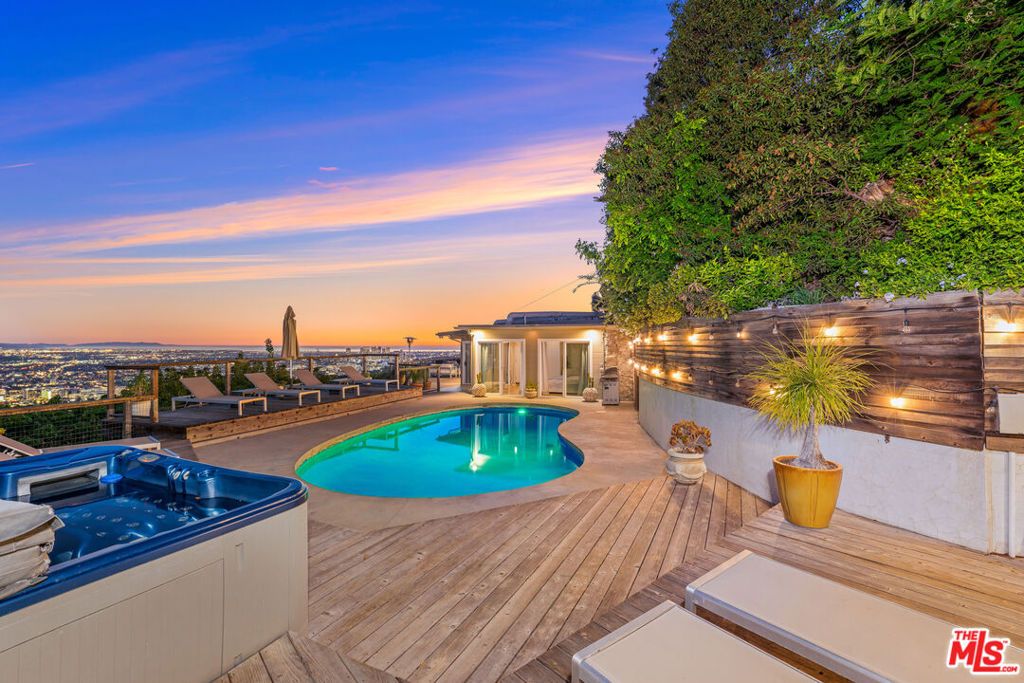 Photo of 8494 Cole Crest Drive, Los Angeles, CA 90046 (MLS # 25583317)