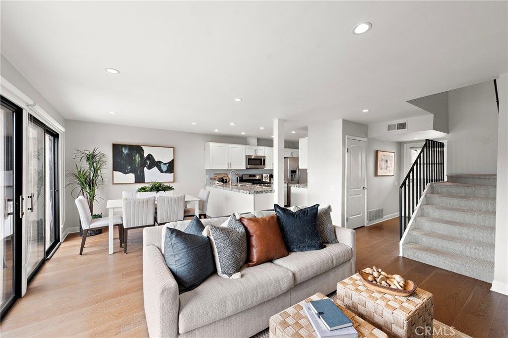 listing image 130726268522088118849