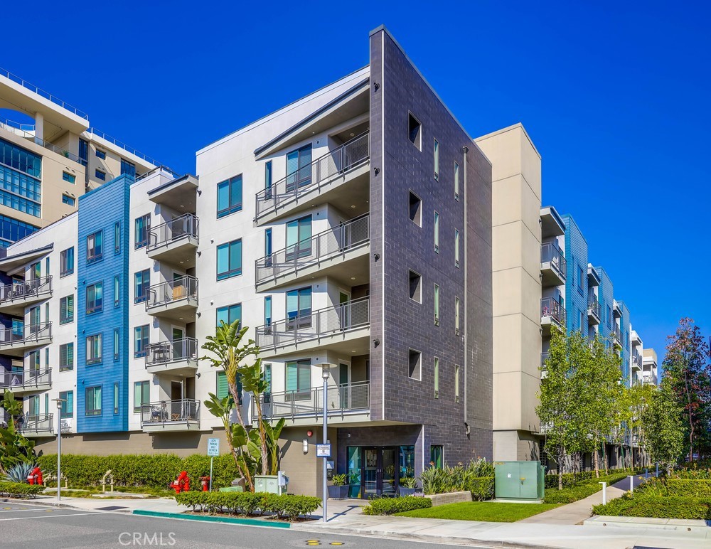 This one-bedroom, one-bath condo has new paint throughout with new laminate installed in the bedroom and living areas. The unit includes a great room with an adjoining deck, a dining room, and a gourmet kitchen with ample counter space.  Located in the resort-style and recreational Oasis master-planned community of Central Park West, the resident will have access to a large community clubhouse/recreation center that includes amenities such as two Jr. Olympic saline pools, three outdoor spas, a barbecue pavilion, a state-of-the-art health fitness center, one outdoor half-basketball court, and a pickleball court.  Furthermore, this home is conveniently located near the 405, 55, and 73 freeways. It is also conveniently located near great retail and dining centers, such as The District, University Town Center, and South Coast Plaza, as well as Mason Regional Park, Back Bay Newport, and John Wayne Airport. Includes one assigned space in the underground secure garage, HOA dues, trash, and water; dogs are considered with an additional deposit and rent.