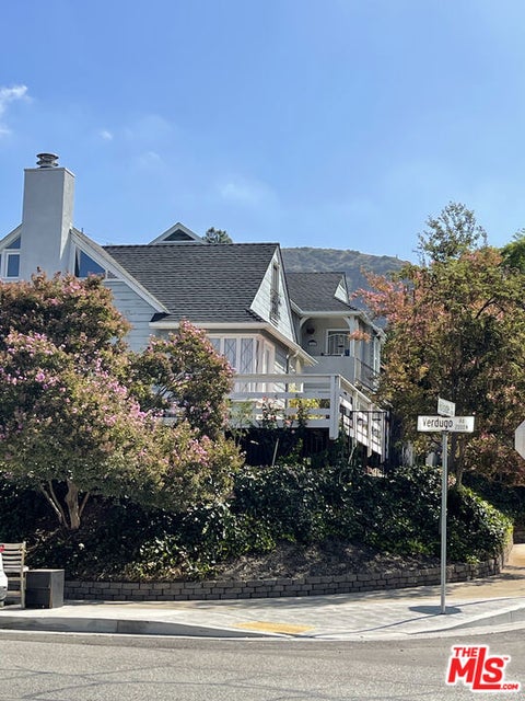 Photo of 1801 Hillside Drive, Glendale, CA 91208 (MLS # 26984761)
