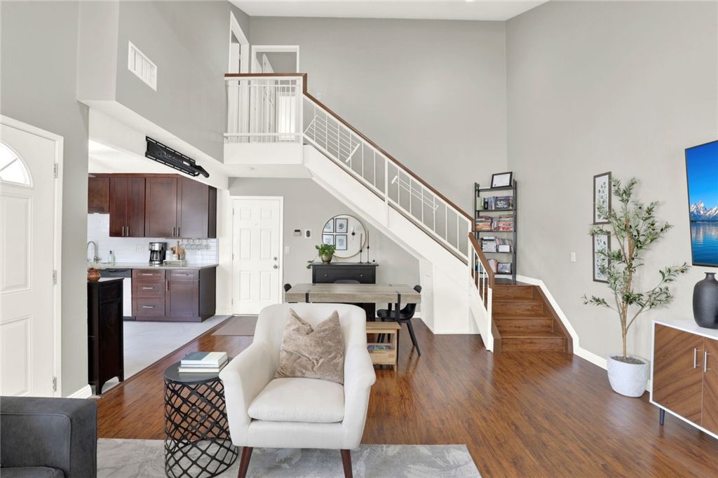 listing image 130721608401988426446