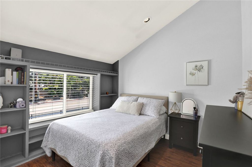 listing image 130727818732309369653