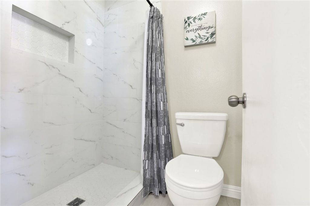 listing image 130725183143538725782