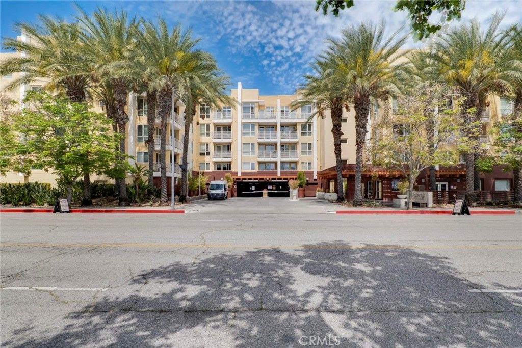 Photo of 21301 Erwin Street #228, Woodland Hills, CA 91367 (MLS # BB26074183)