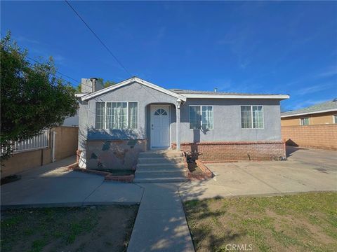 Photo of 14233 Dyer Street, Sylmar, CA 91342 (MLS # SR26011928)