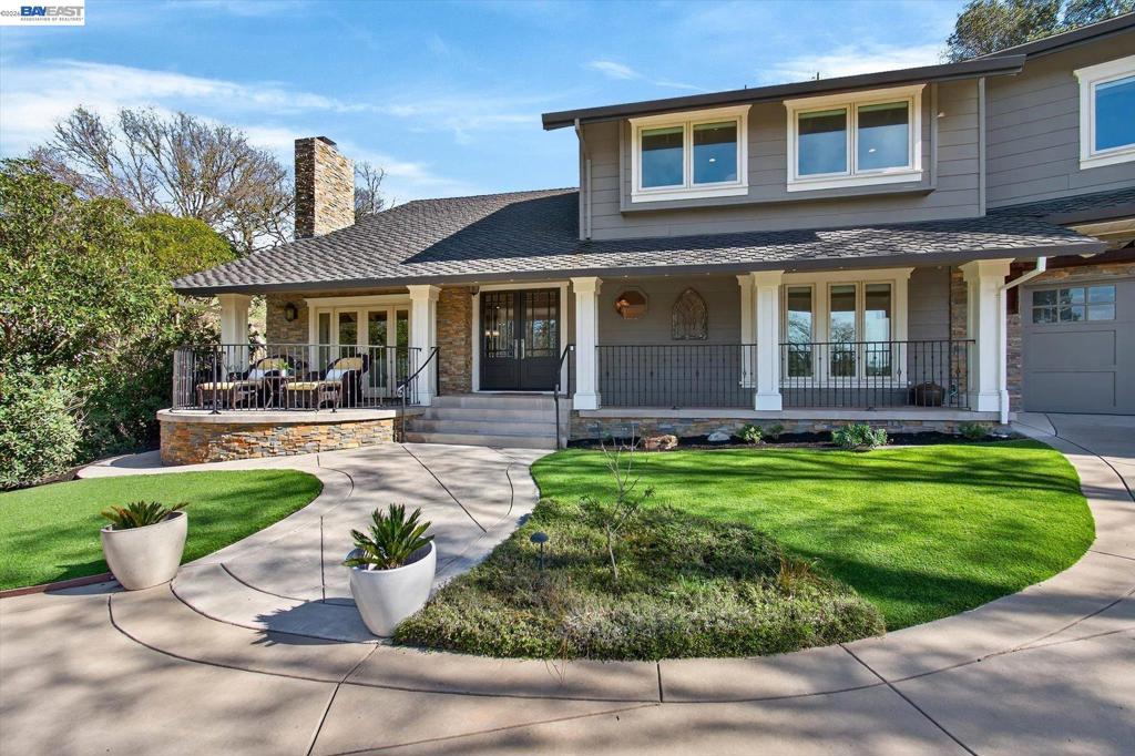 1923 1923 Whitecliff Way