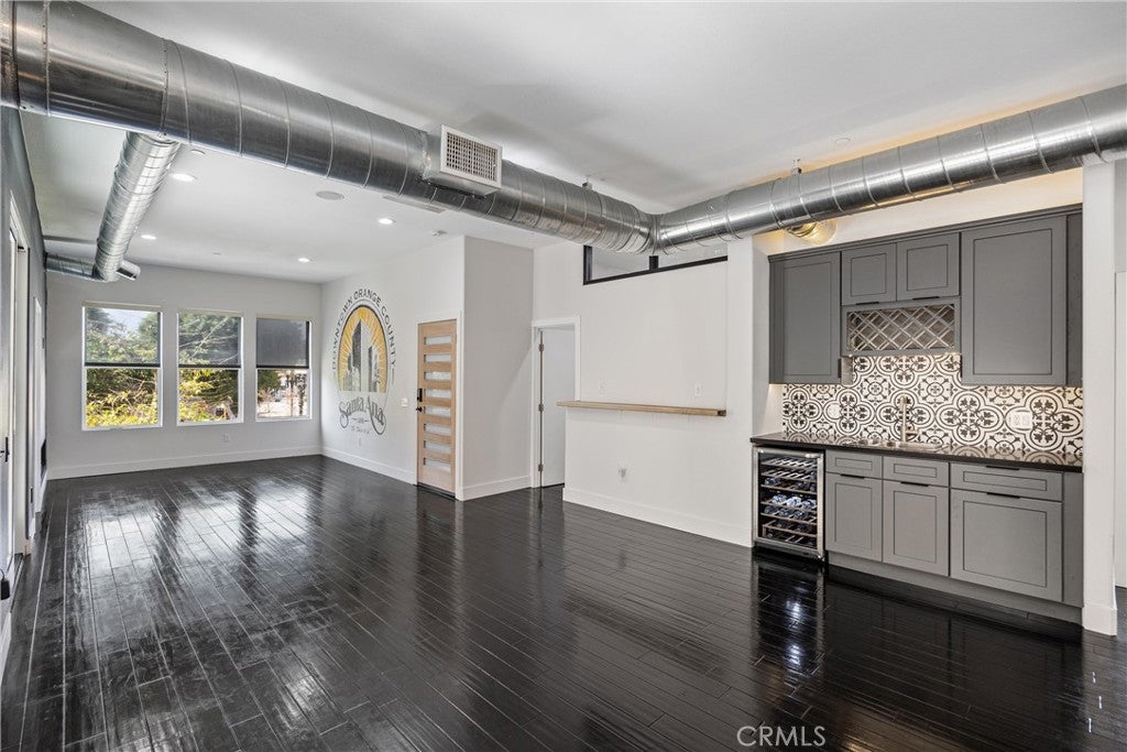 190 W 3rd St