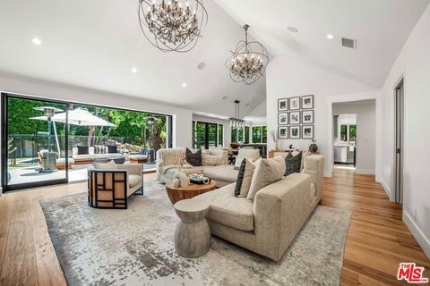 Photo of 2701 Roscomare Road, Los Angeles, CA 90077 (MLS # 25608299)