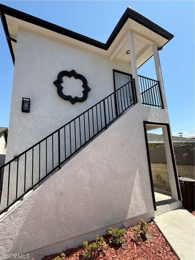 NEW CONSTRUCTION!!! Be the first to own this BEAUTIFUL NEW MODERN DUPLEX!! Filled with modern finishes all Electric! Comes with Paid Solar Pannels, Fire Sprinklers ,Recessed lighting throughout, custom shaker cabinets with onyx countertops, owner unit comes with new stove, automatic sprinklers too many highlights to list!
Great location boarder line South Gate, 20 minutes from LAX, SOFI,Downtown, Beaches HURRY THIS ONE WON’T LAST!!!