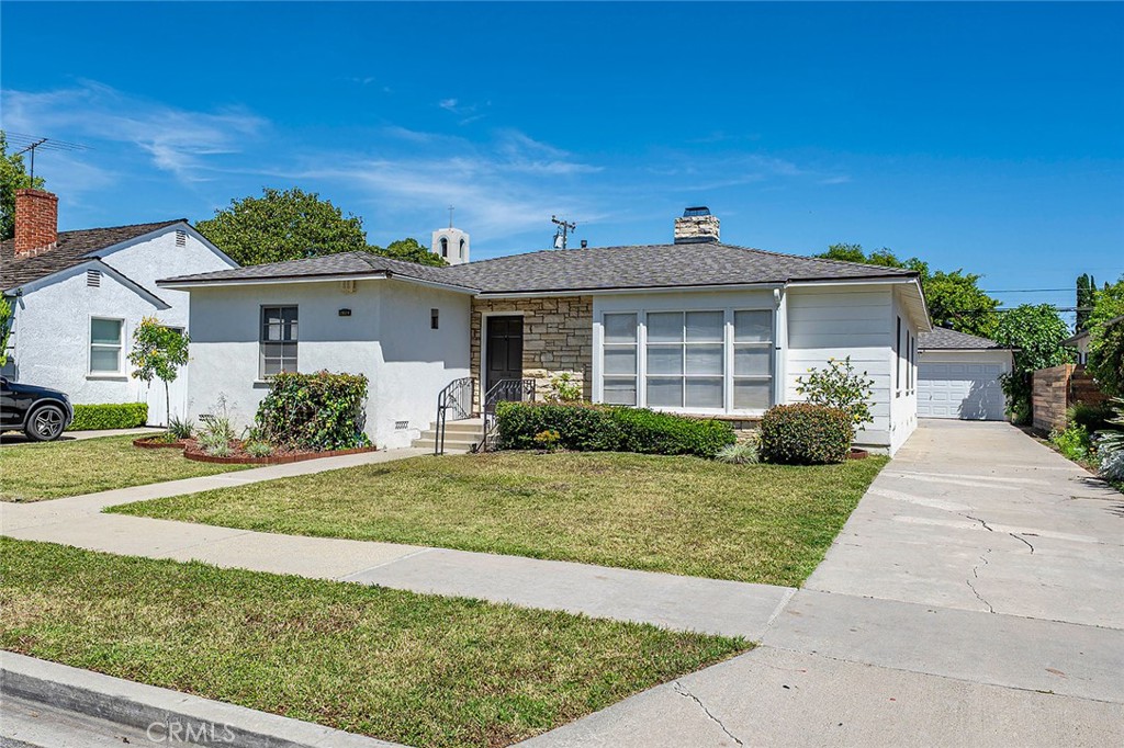 3924 Cerritos