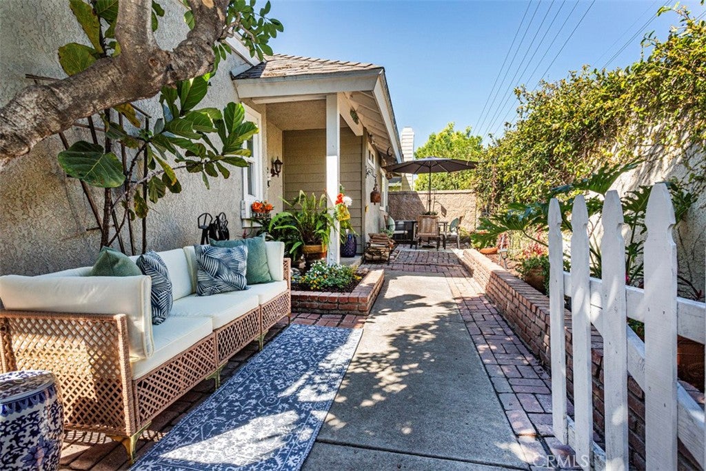 24 Riverstone