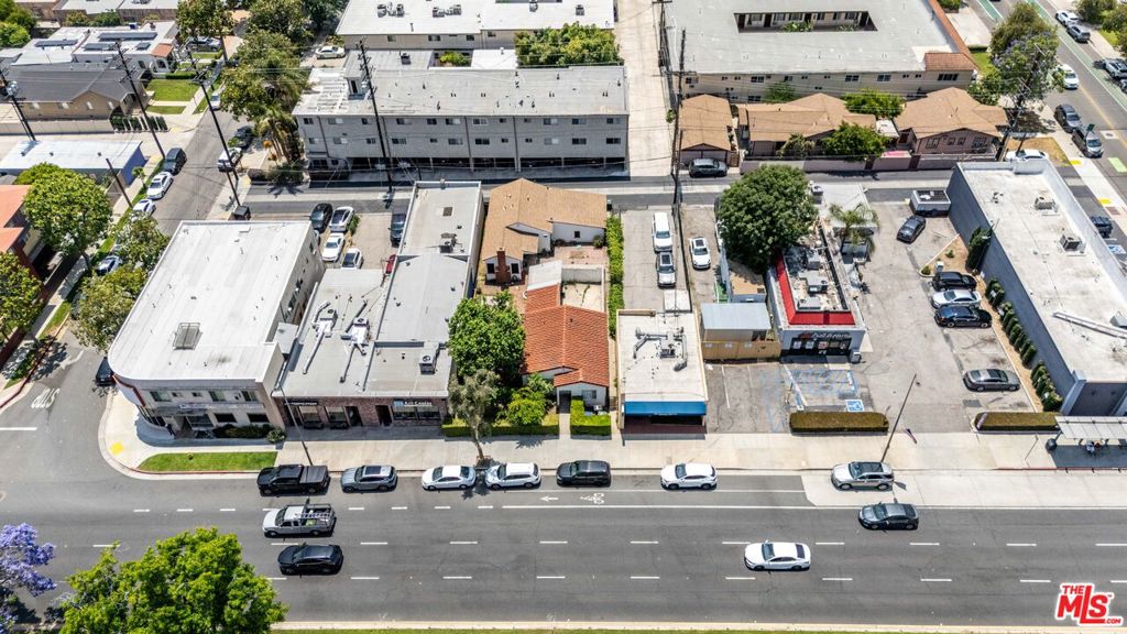 1422 W Glenoaks Boulevard