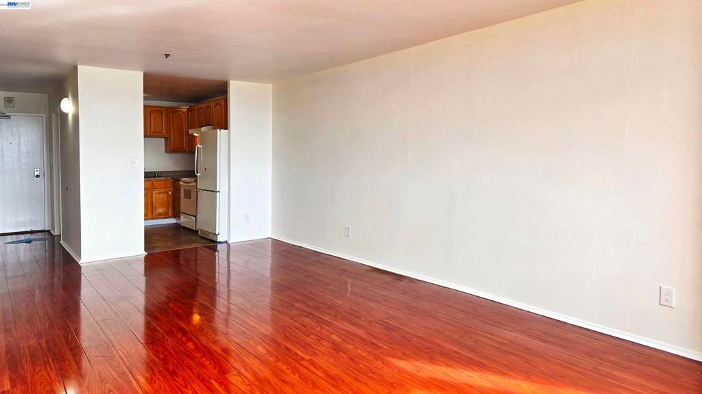 555 Pierce St 937