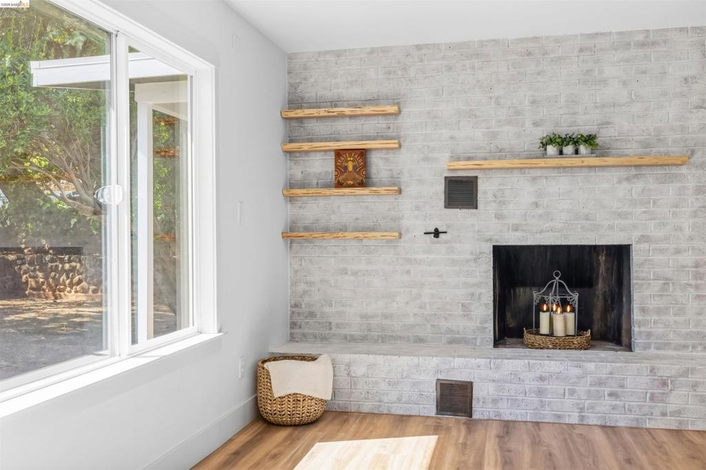 327 Calaveras Way