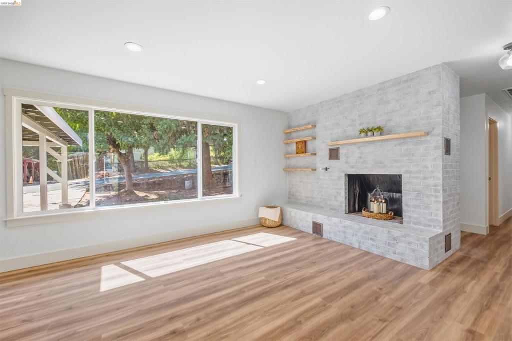 327 Calaveras Way