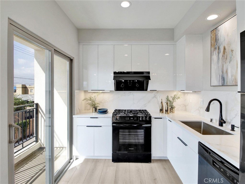 4437 Stewart E