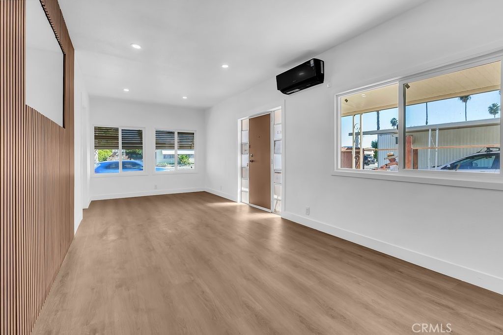 Photo of 841 S Lyon Ave, Hemet, CA 92543 (MLS # DW26046863)