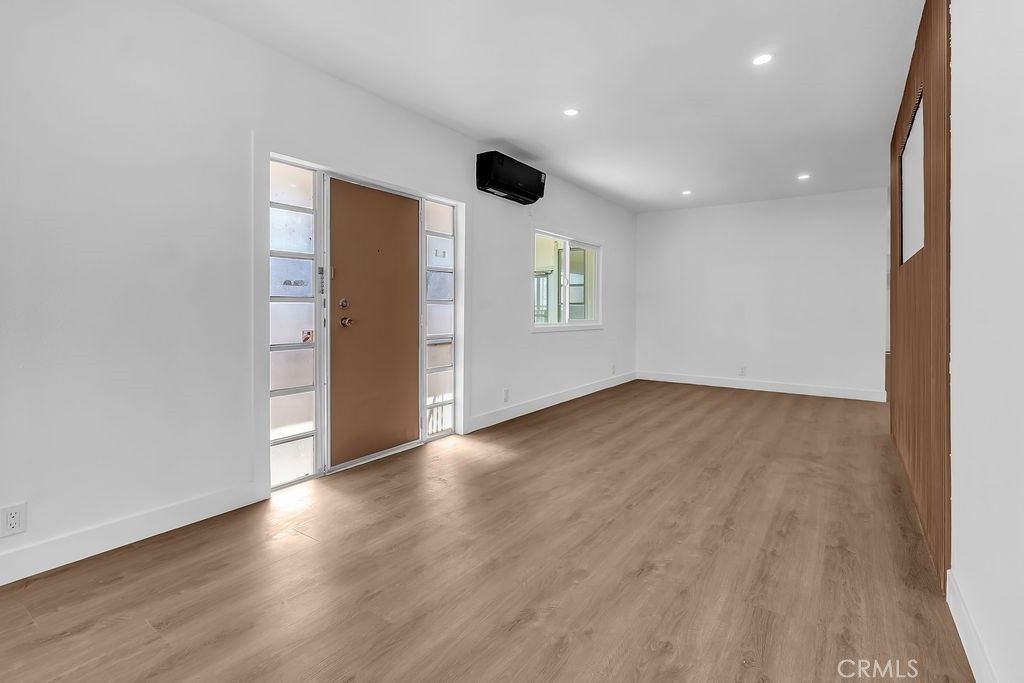 Photo of 841 S Lyon Ave, Hemet, CA 92543 (MLS # DW26046863)