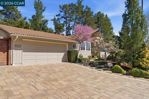 Photo of 923 Camino Ricardo, Moraga, CA 94556 (MLS # 41128330)