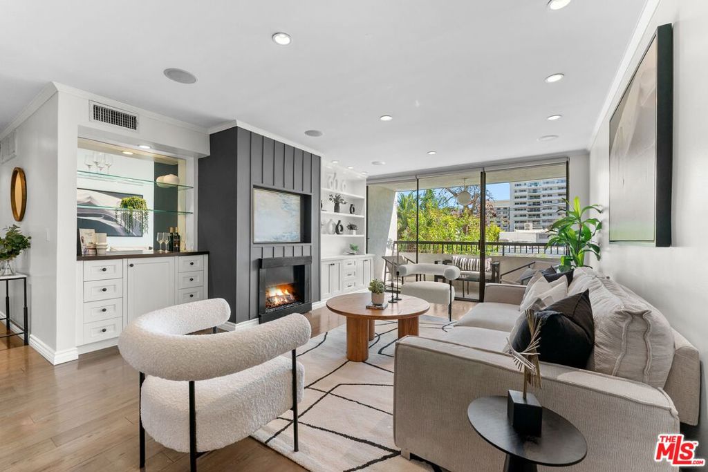 906 N Doheny Drive 311