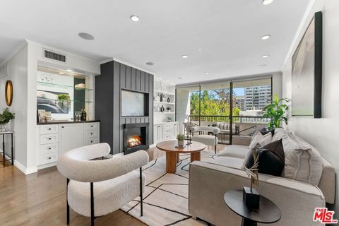 Photo of 906 N Doheny Drive #311, West Hollywood, CA 90069 (MLS # 26783277)