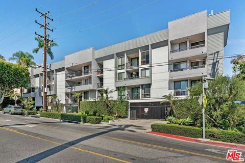 Photo of 906 N Doheny Drive #311, West Hollywood, CA 90069 (MLS # 26783277)