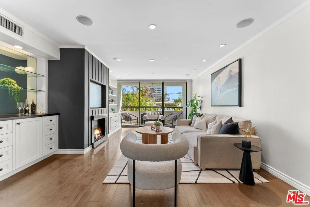 Photo of 906 N Doheny Drive #311, West Hollywood, CA 90069 (MLS # 26783277)