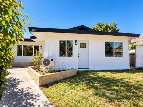 Photo of 2128 N Bristol ST, Santa Ana, CA 92706 (MLS # DW26212564)