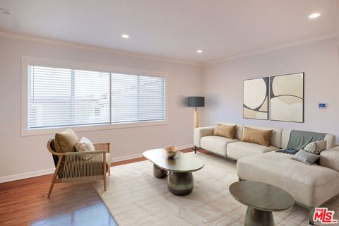 Photo of 930 S Bedford Street #4, Los Angeles, CA 90035 (MLS # 25590651)