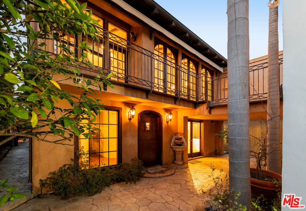 Photo of 667 Santa Clara Avenue, Venice, CA 90291 (MLS # 25539337)