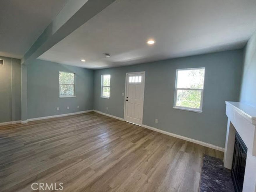 One story 2 bedroom 1 bath house located in Simi Valley. This beautiful unit has a new kitchen with custom cabinets and quartz countertops, new paint, stainless steel stove. There is a fireplace, vinyl flooring in living room. Recessed lighting throughout. 
Street parking.
Property is conveniently located near 118 freeway and shops and restaurants.

Requirements: one year lease, credit score has to be 680+, income has to be 2.5 x the rent. Small pets ok upon approval. 
It's a must see!
Call or text Listing Agent to schedule showings.