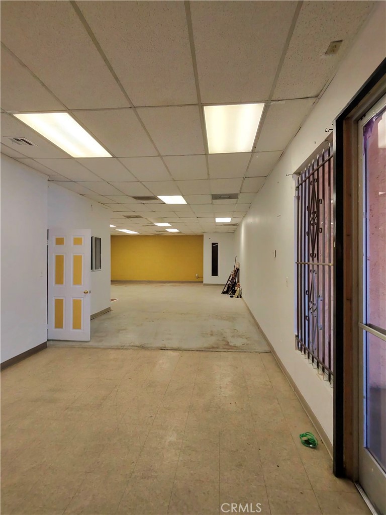 Ideal for a church,restaurant,day care,brokerage office etc. Leasable area is approximately 1200 sq ft. Please call or text for a showing.Motivated to lease.One month free rent in lieu of tenant improvements.