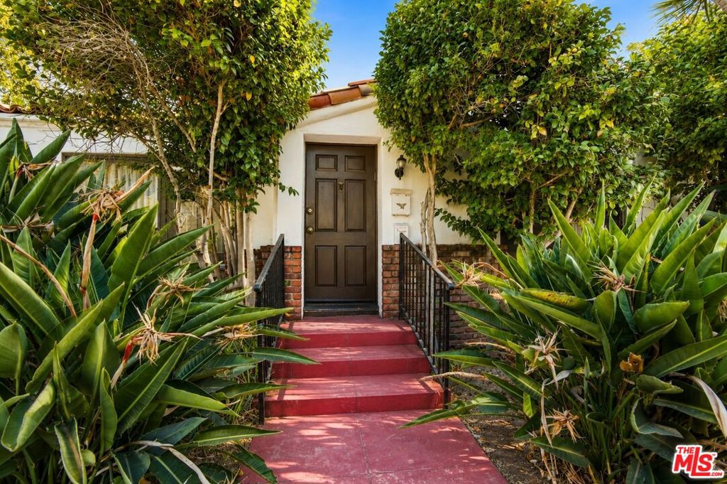 Photo of 513 N Rexford Drive, Beverly Hills, CA 90210 (MLS # 26866639)