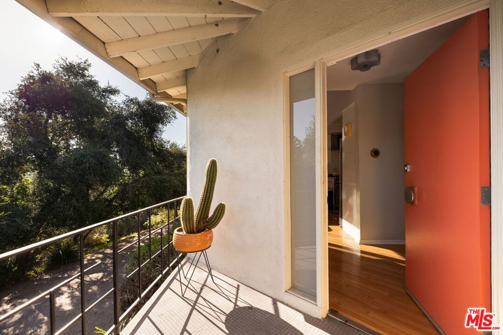 941 Cavanagh Road, Glendale CA 91207